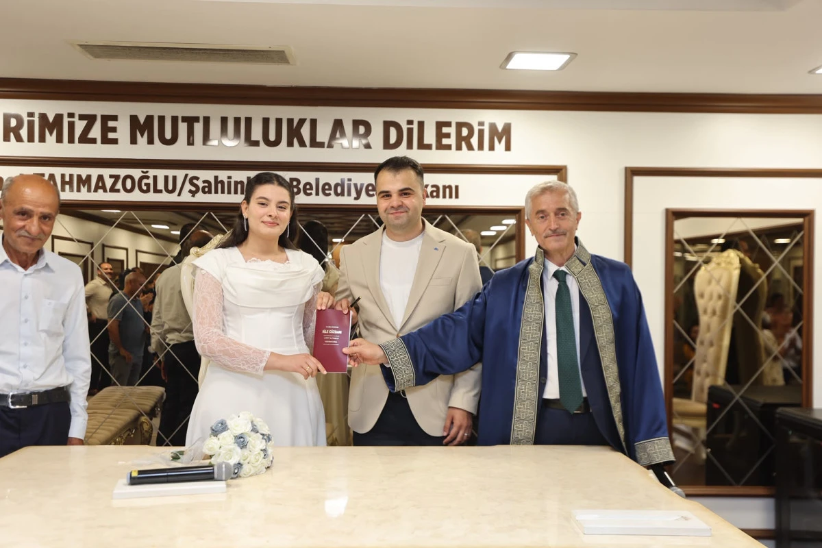 126 &Ccedil;İFT MUTLULUĞA ŞAHİNBEY&rsquo;DE EVET DEDİ