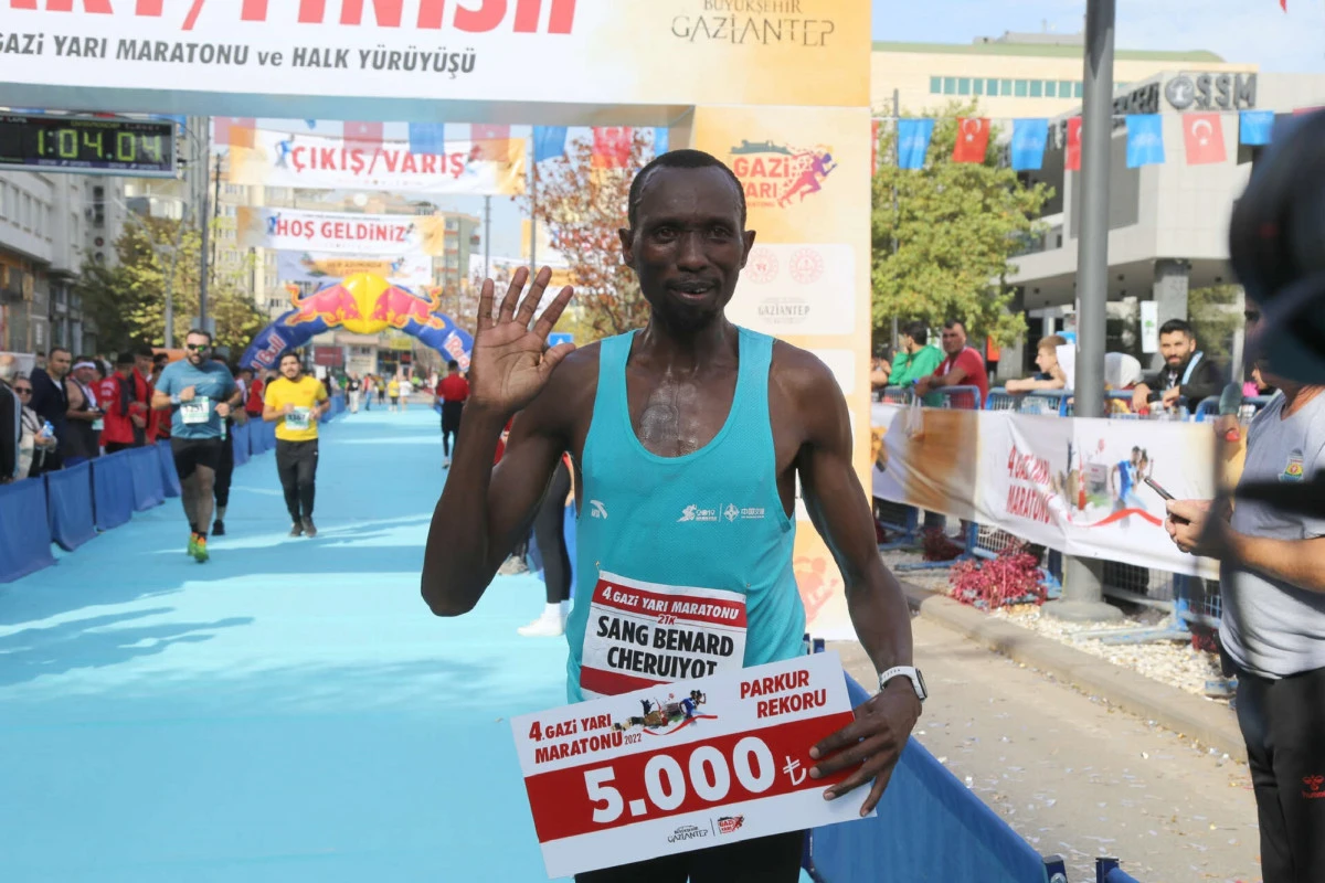 7’NCİ GAZİ YARI MARATONU PAZAR GÜNÜ BAŞLIYOR