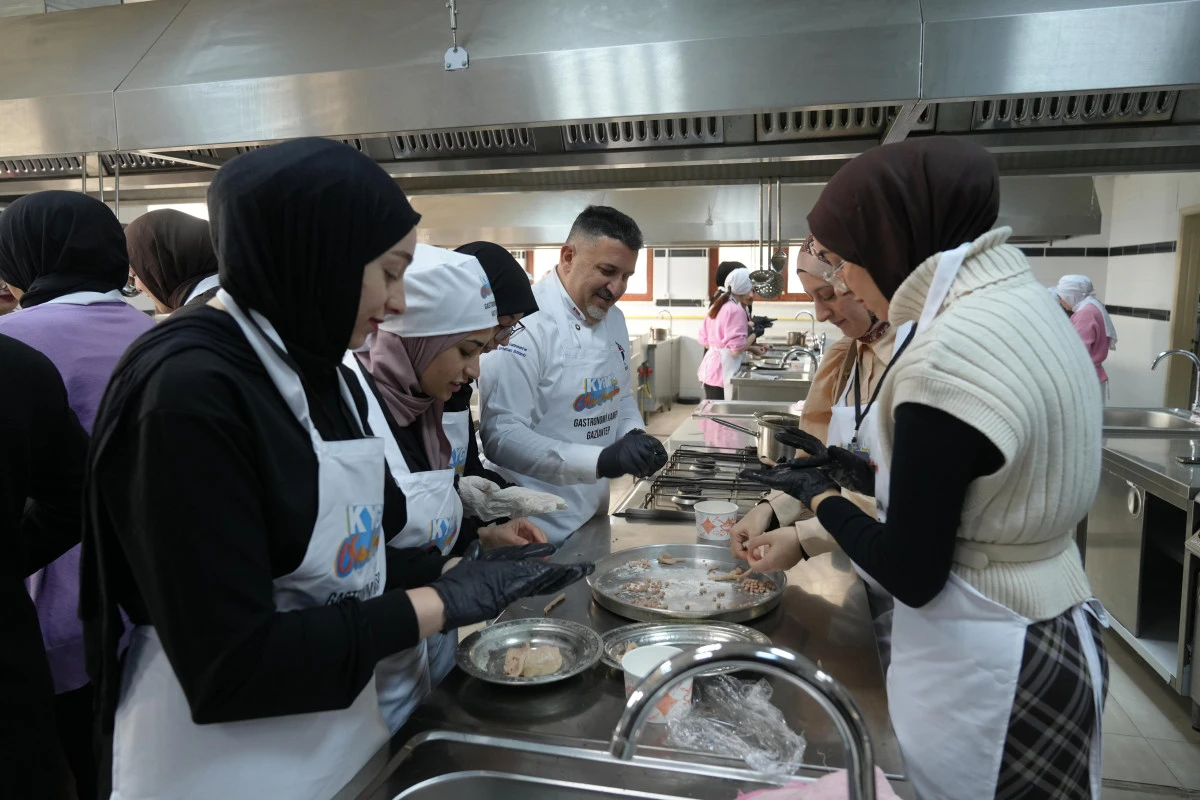 81 İLDEN GELEN GEN&Ccedil; ŞEFLER GA&Uuml;N&rsquo;DE BULUŞTU