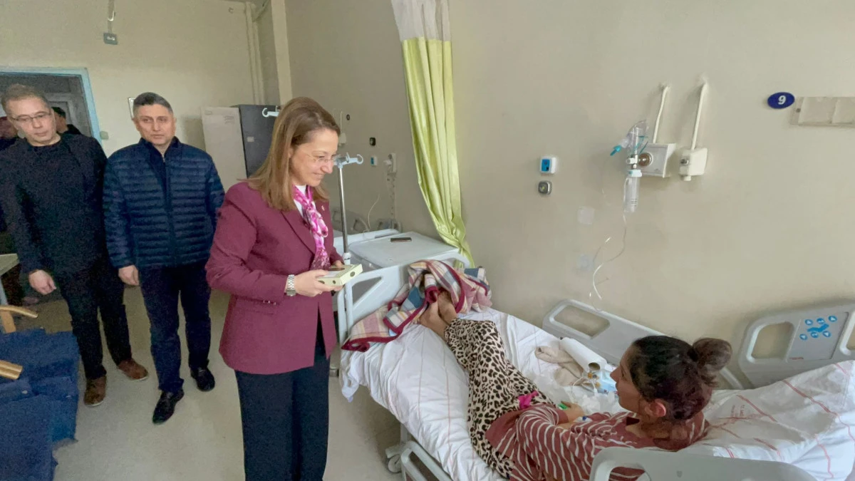 AK PARTİ MİLLETVEKİLİ DERYA BAKBAK&rsquo;TAN HASTANEDE DUYGUSAL RAMAZAN ZİYARETİ