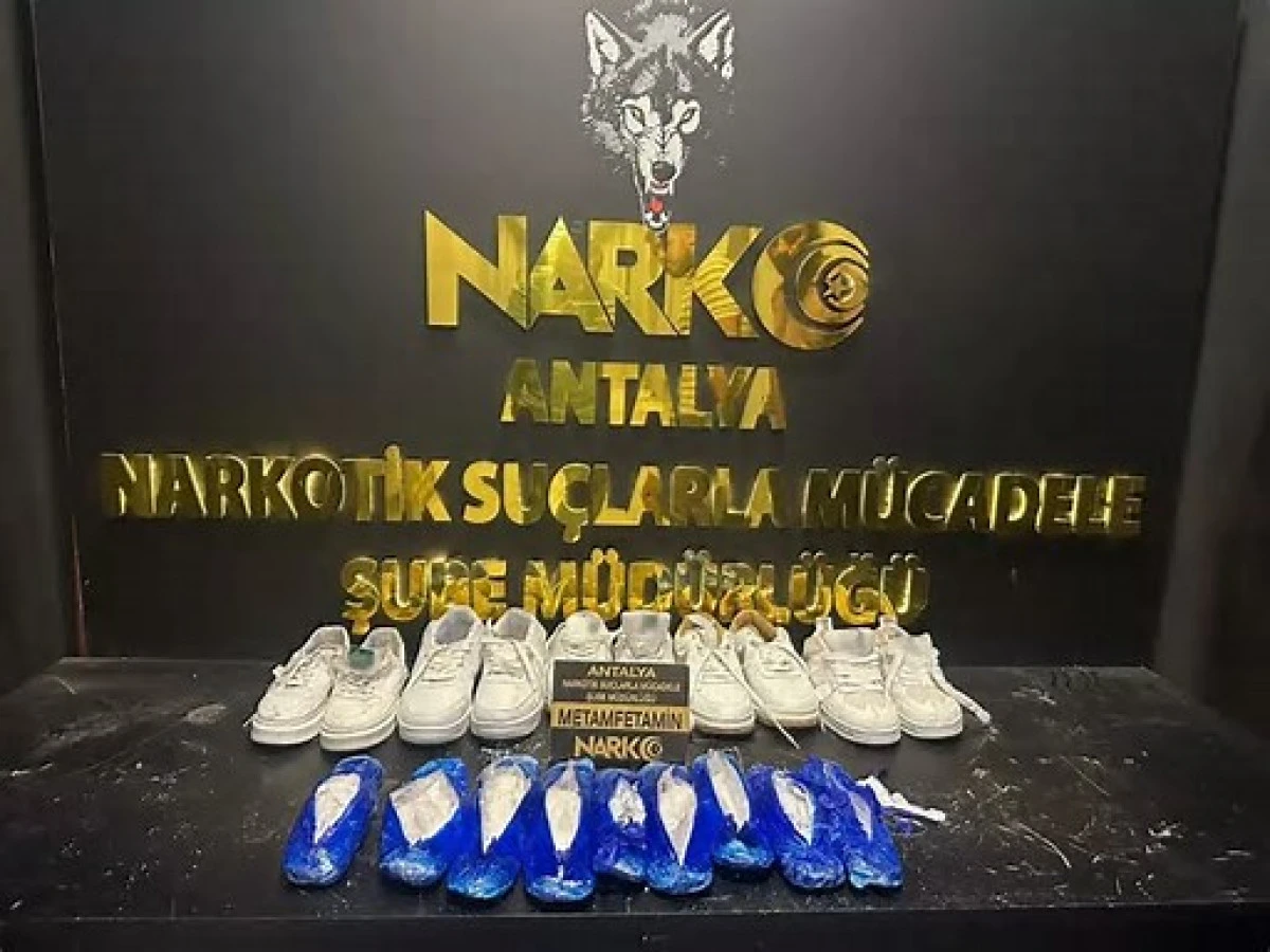 Antalya'da düzenlenen operasyonlarda 29 şüpheli tutuklandı, çok miktarda uyuşturucu ele geçirildi.