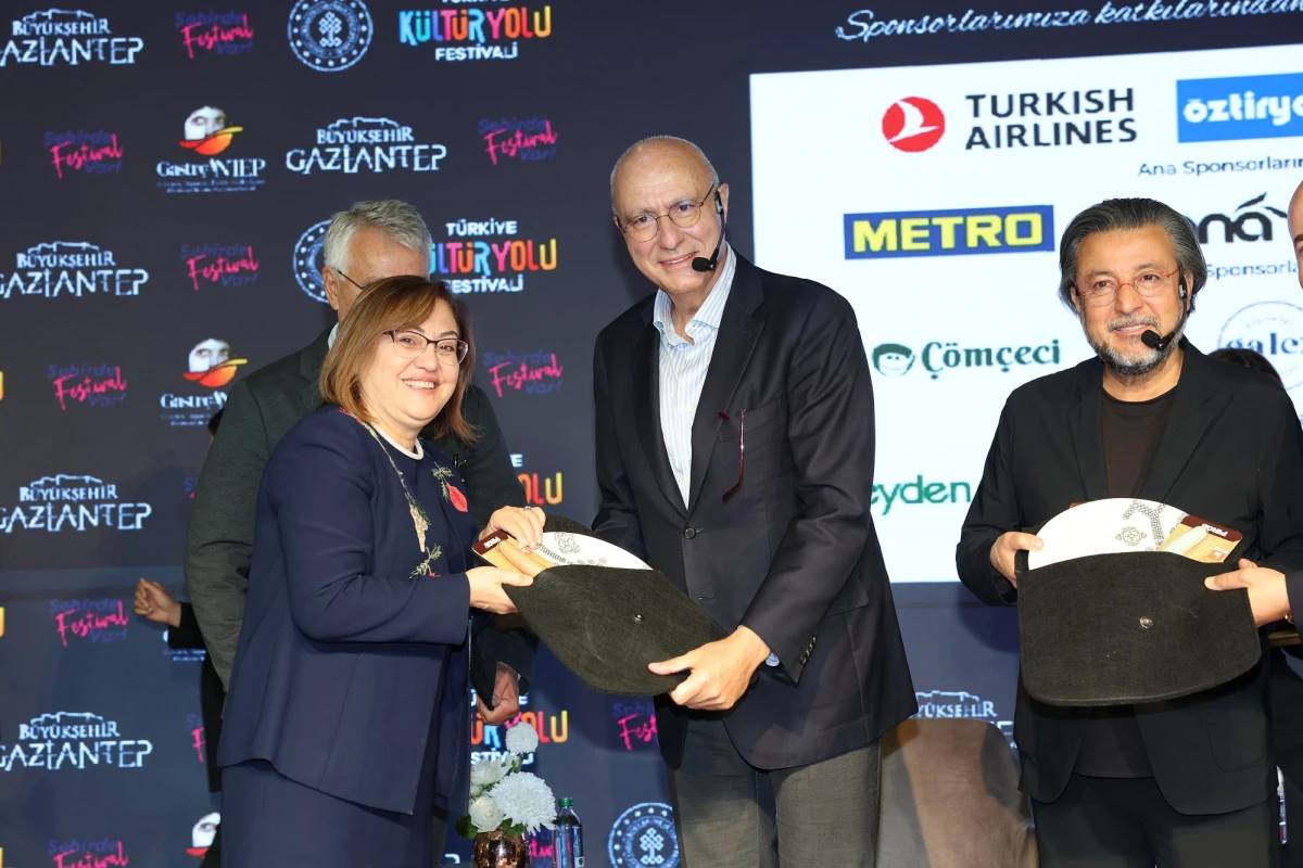 BAŞKAN ŞAHİN, FESTİVAL KAPSAMINDA D&Uuml;ZENLENEN İLK PANELE KATILDI