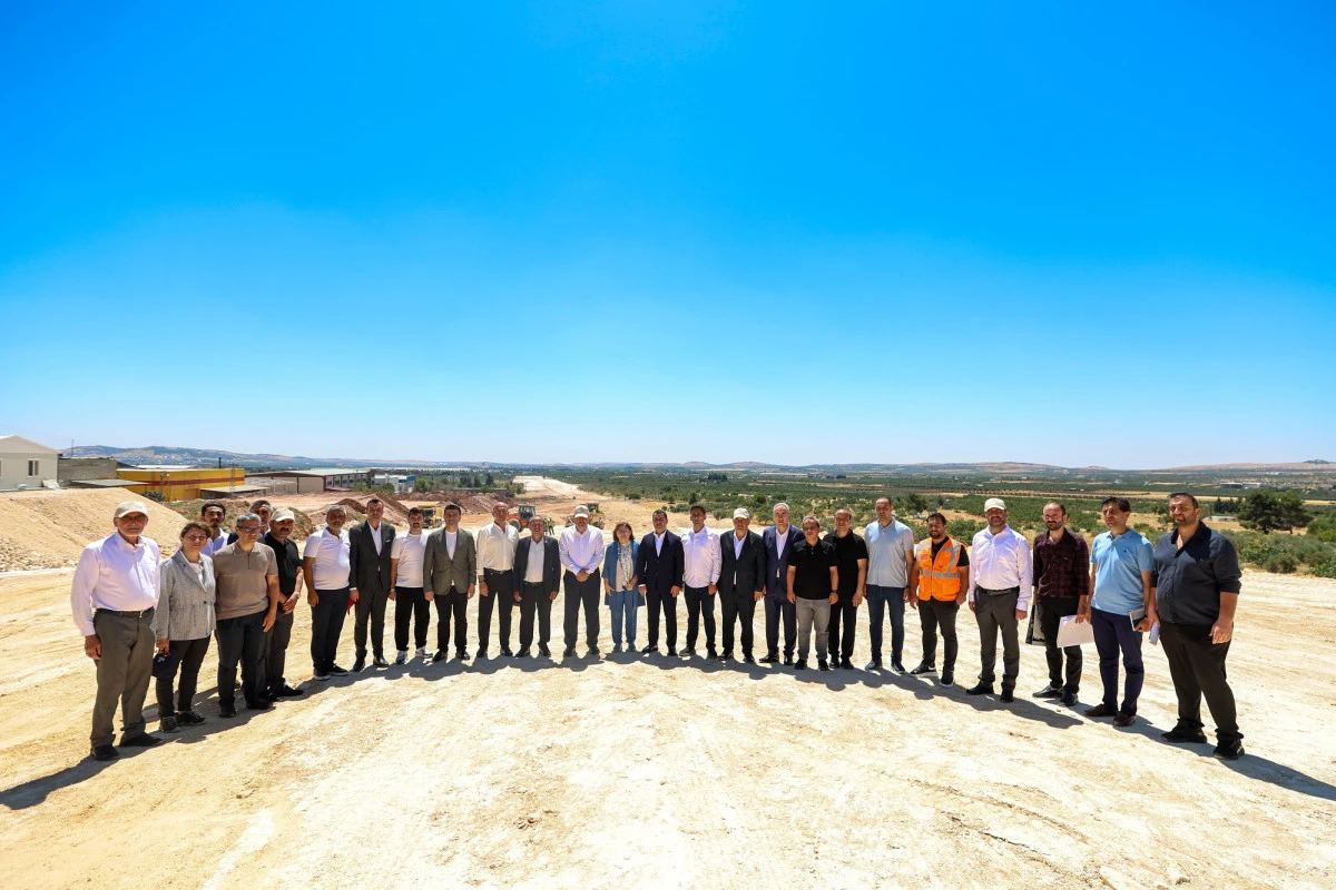 BAŞKAN ŞAHİN, MAVİKENT-HAVALİMANI YOLU &Ccedil;ALIŞMALARINI İNCELEDİ