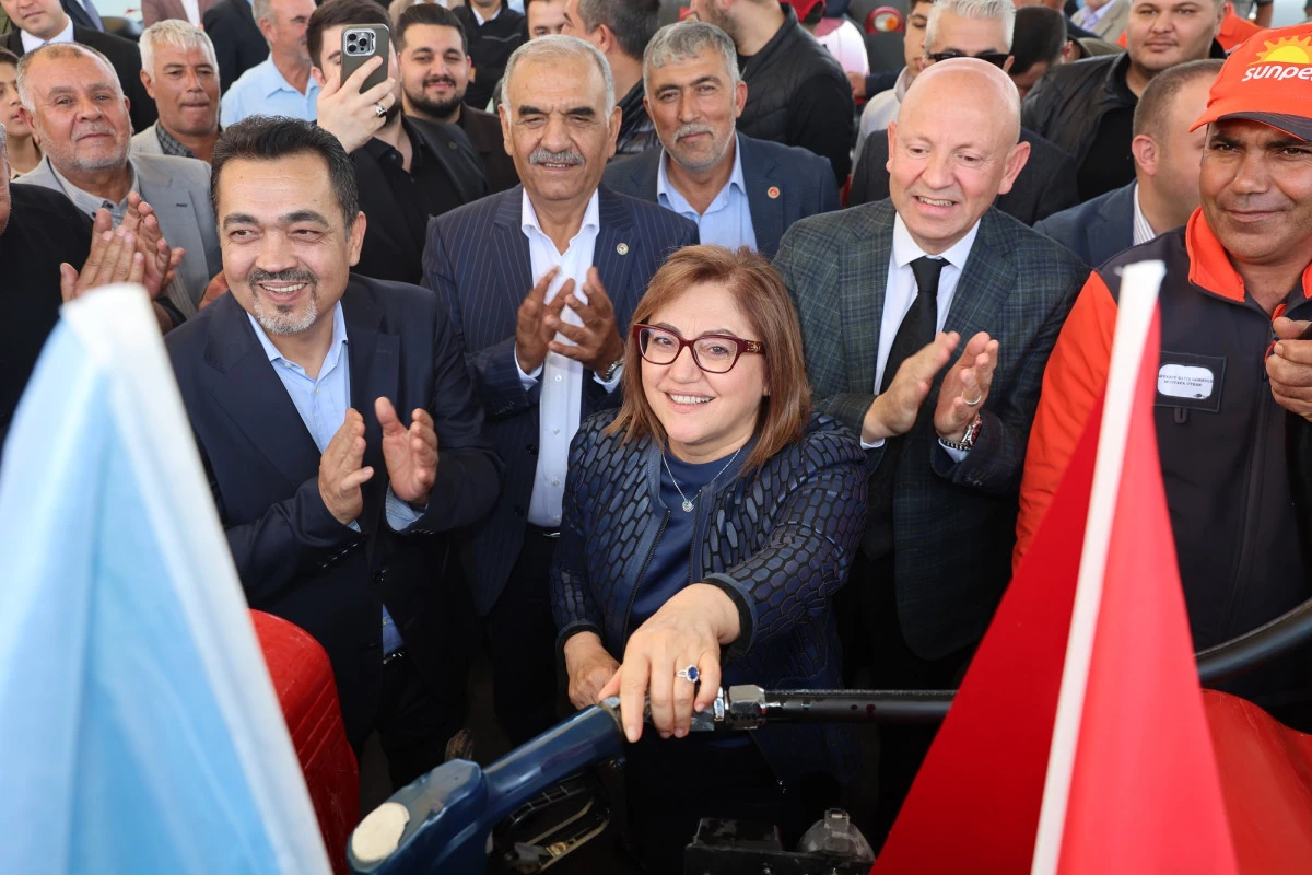 BAŞKAN ŞAHİN NİZİPLİ ÇİFTÇİLERLE MAZOT DESTEĞİ İÇİN BİR ARAYA GELDİ