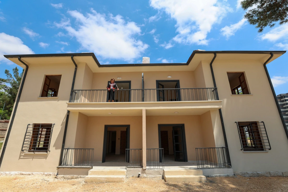 BAŞKAN ŞAHİN, TCDD LOJMANLARININ RESTORASYON &Ccedil;ALIŞMALARINI İNCELEDİ