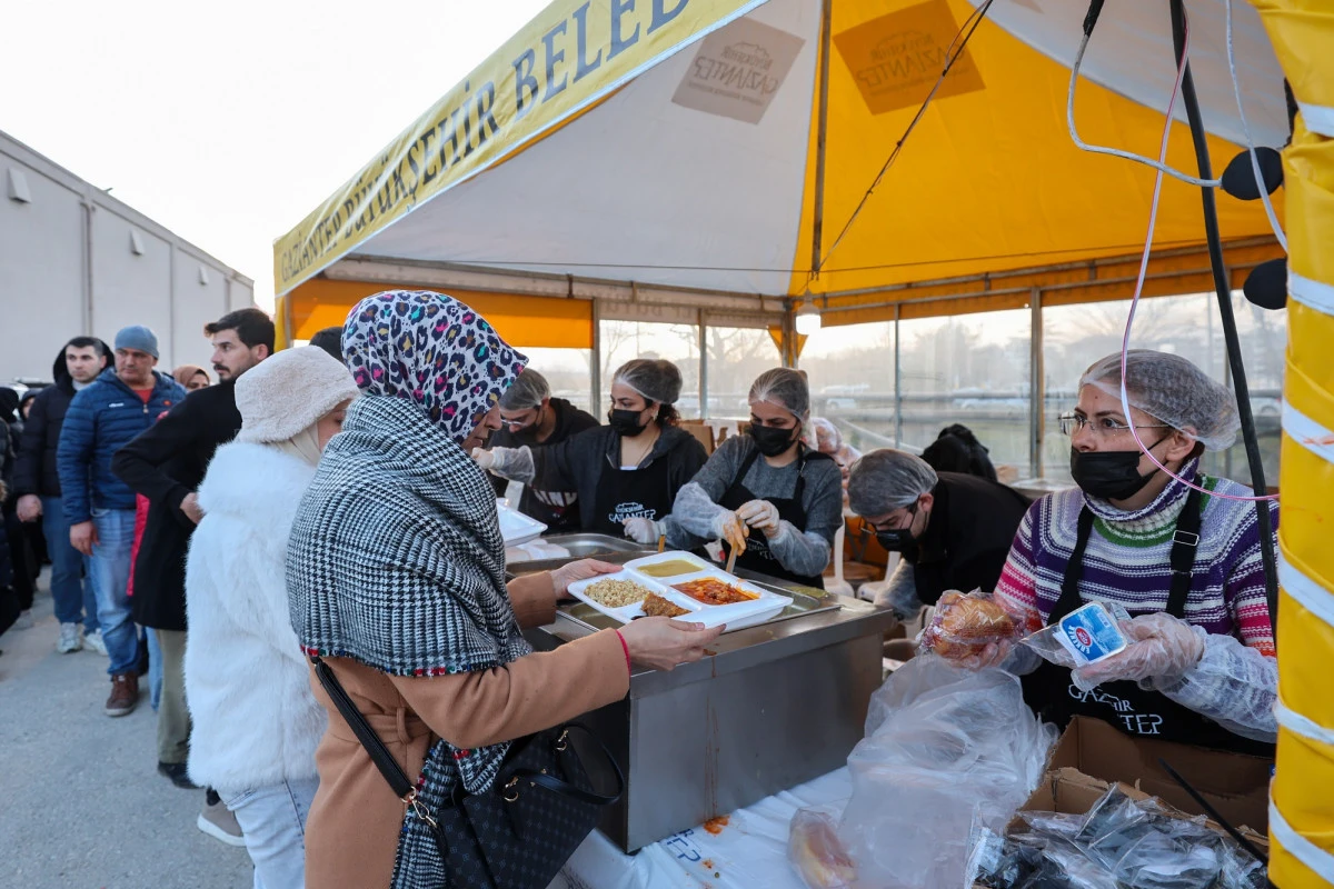 BAŞKAN ŞAHİN VATANDAŞLARLA İFTARDA BULUŞTU