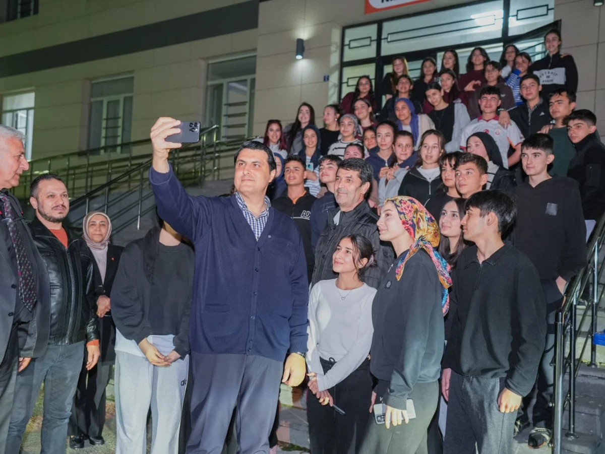 BAŞKAN YILMAZ, GEN&Ccedil;LERLE İFTAR SOFRASINDA BULUŞTU