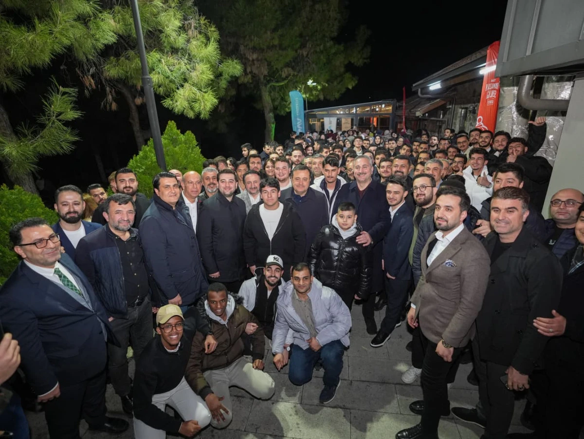 BAŞKAN YILMAZ T&Uuml;GVA&rsquo;LI GEN&Ccedil;LERLE SAHURDA BULUŞTU