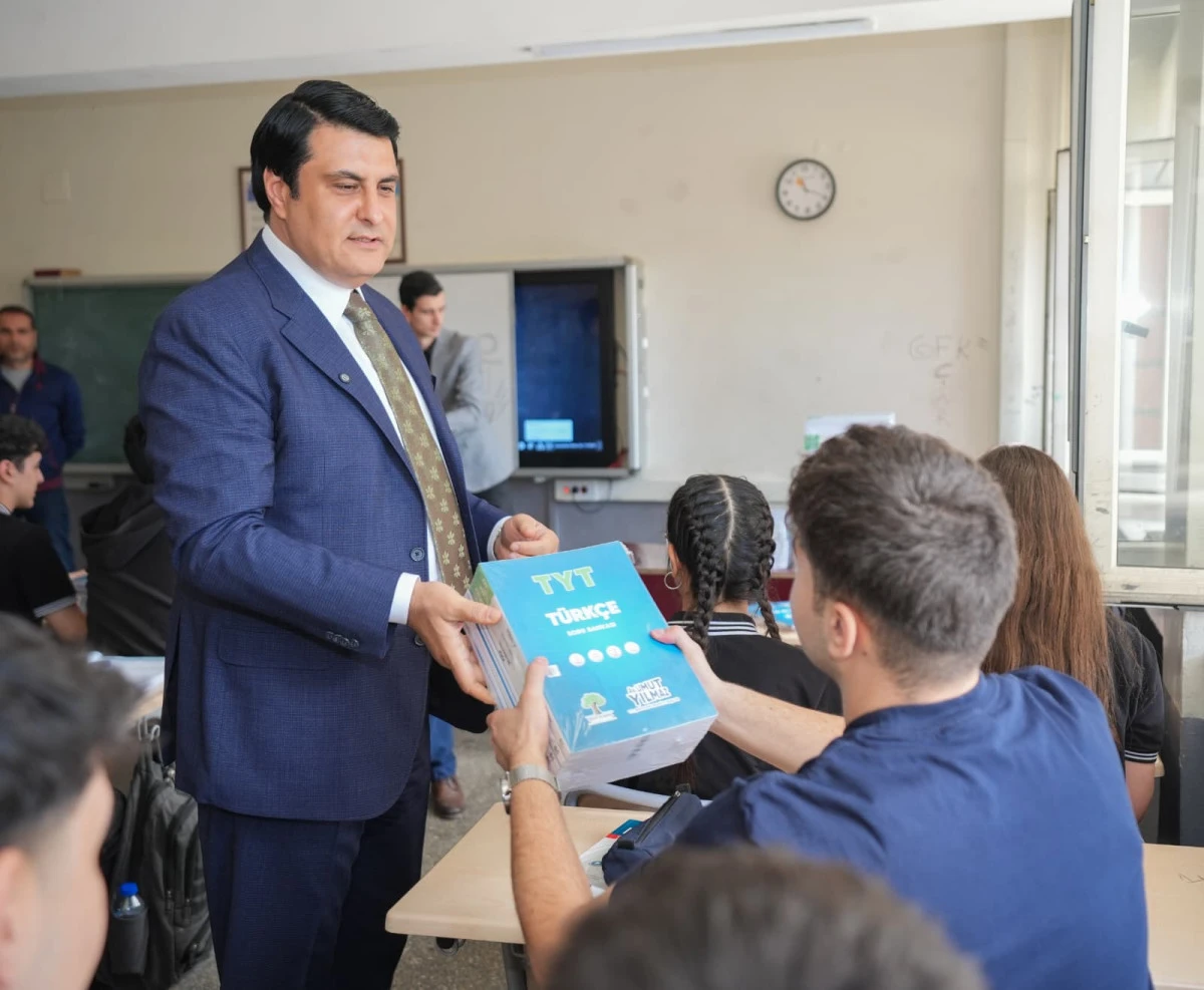 BAŞKAN YILMAZ&rsquo;DAN &Uuml;NİVERSİTE ADAYLARINA G&Uuml;&Ccedil;L&Uuml; DESTEK