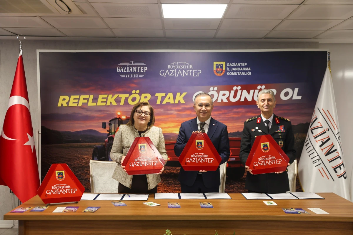 B&Uuml;Y&Uuml;KŞEHİR İŞ BİRLİĞİNDE, &Ccedil;İFT&Ccedil;İLERE REFLEKT&Ouml;R DAĞITIMI İ&Ccedil;İN PROTOKOL İMZA T&Ouml;RENİ D&Uuml;ZENLENDİ