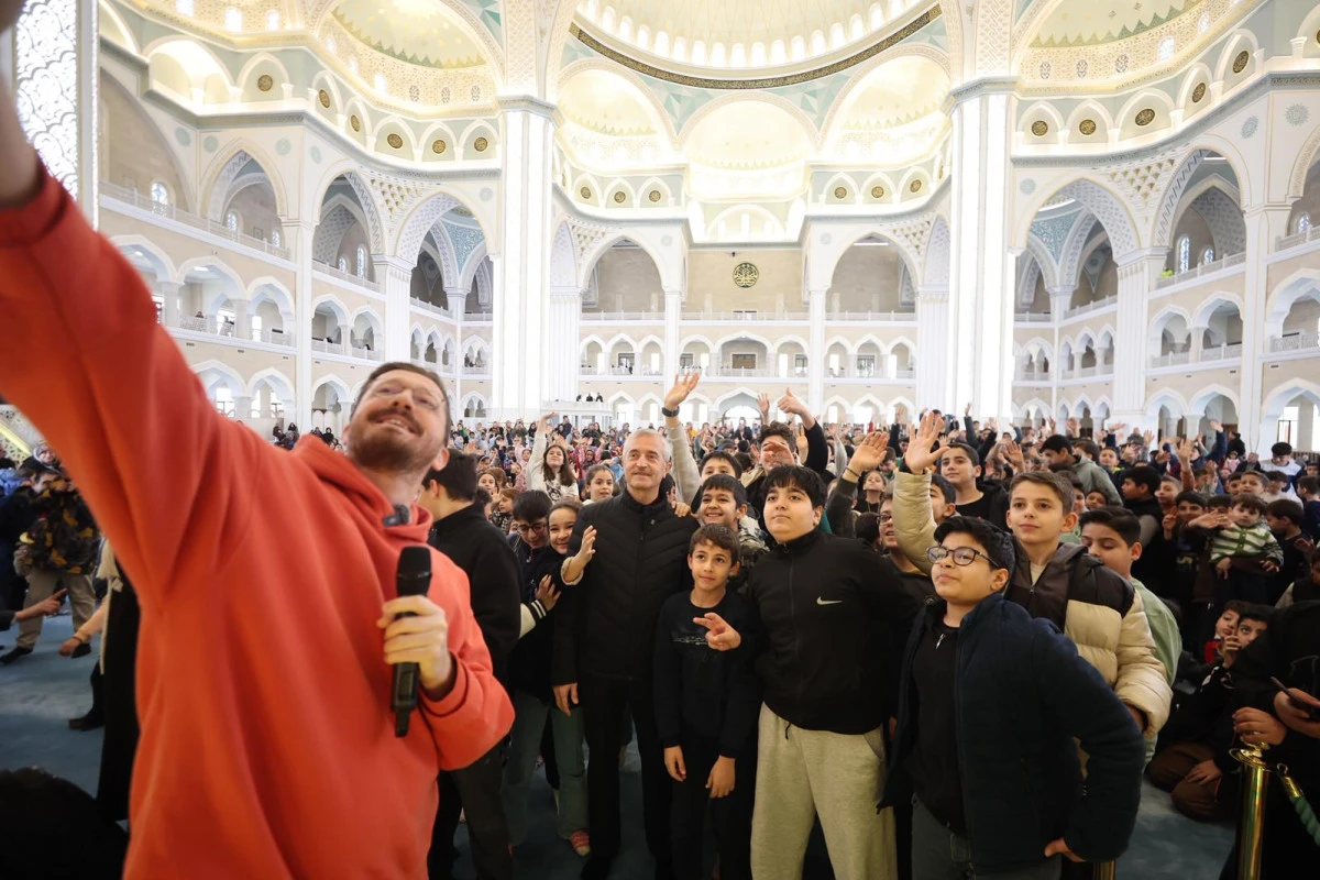 &Ccedil;OCUKLAR ŞAHİNBEY MİLLET CAMİ&rsquo;NDE SERTA&Ccedil; ABİ İLE BULUŞTU