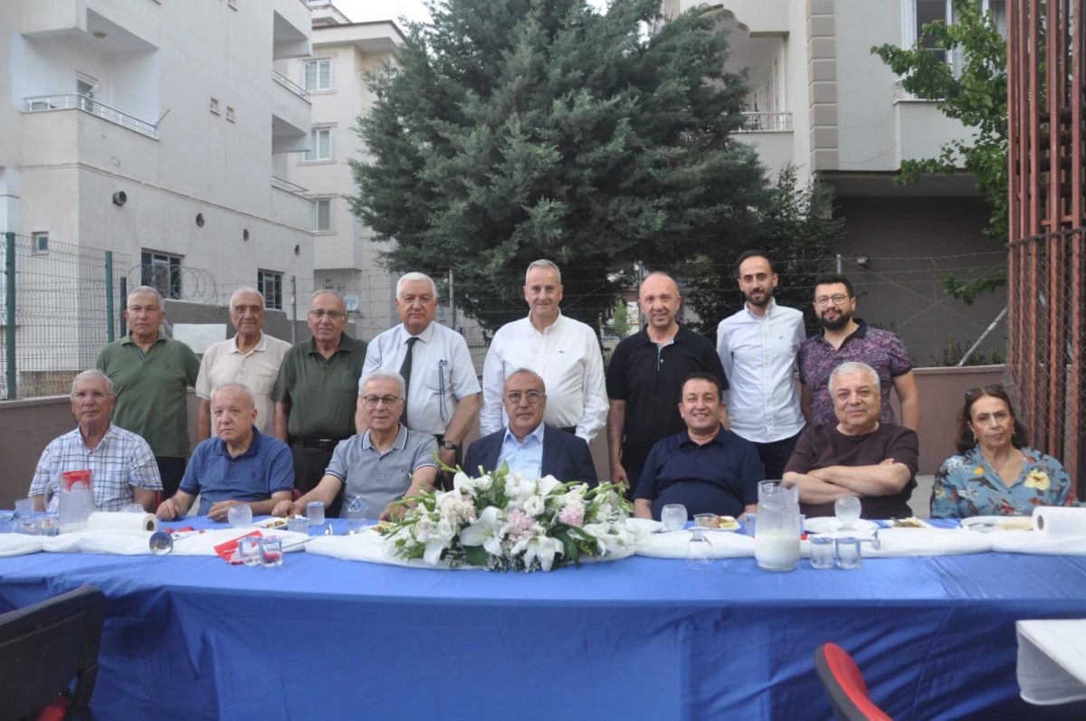 Eğitim g&ouml;n&uuml;ll&uuml;leri bursiyer &ouml;ğrencilerle buluştu