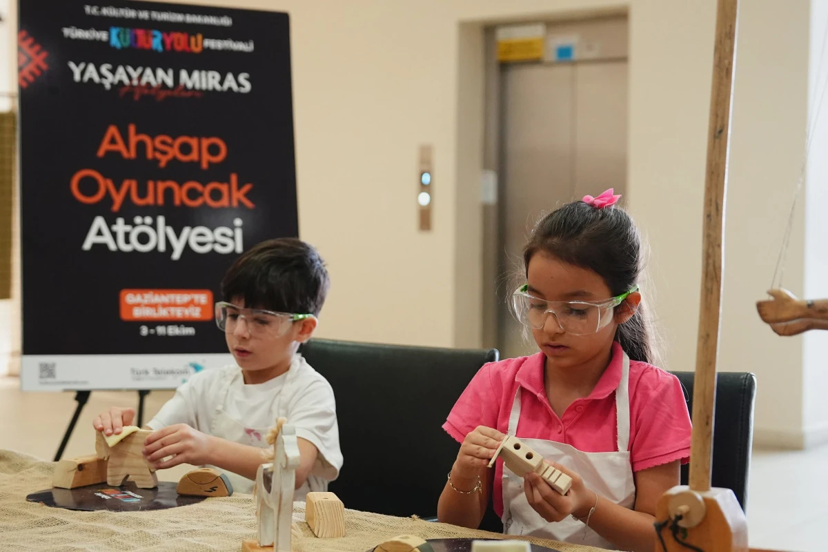 GASTROANTEP K&Uuml;LT&Uuml;R YOLU FESTİVALİ ŞEHRİN D&Ouml;RT BİR YANINDA YAŞANIYOR