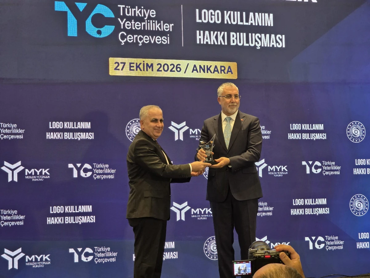 GA&Uuml;N, 33 TY&Ccedil; LOGOLU PROGRAMIYLA T&Uuml;RKİYE&rsquo;DE İLK 20&rsquo;DE: BAKAN IŞIKHAN&rsquo;DAN REKT&Ouml;R DOĞAN&rsquo;A PLAKET