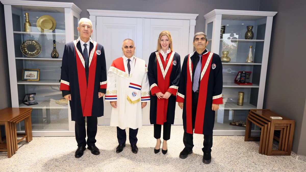 GAÜN AKADEMİSYENLERİ UNVANLARINI TÖRENLE ALDI