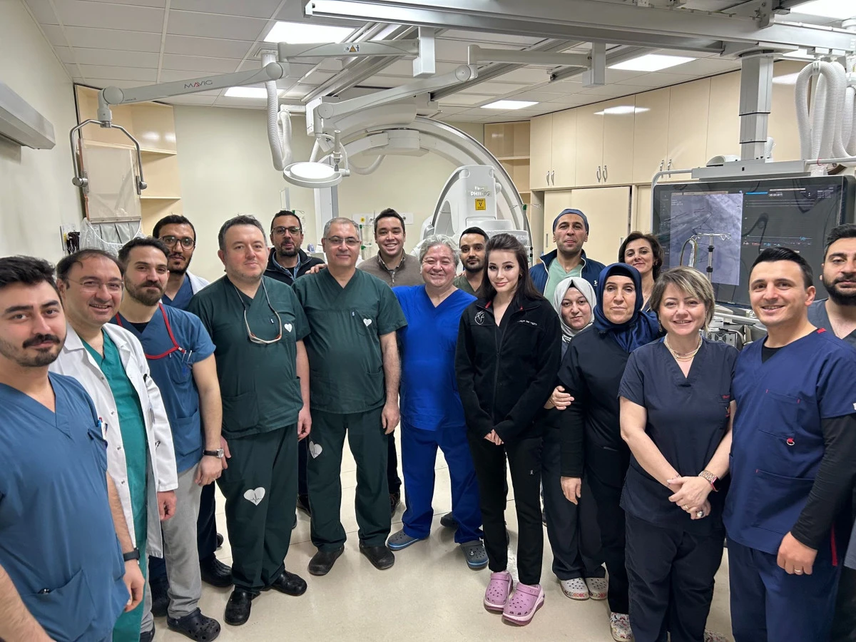 GA&Uuml;N Hastanesi&rsquo;nde B&ouml;lge İ&ccedil;in Bir İlk: Ameliyatsız Mitral Kapak Tamiri