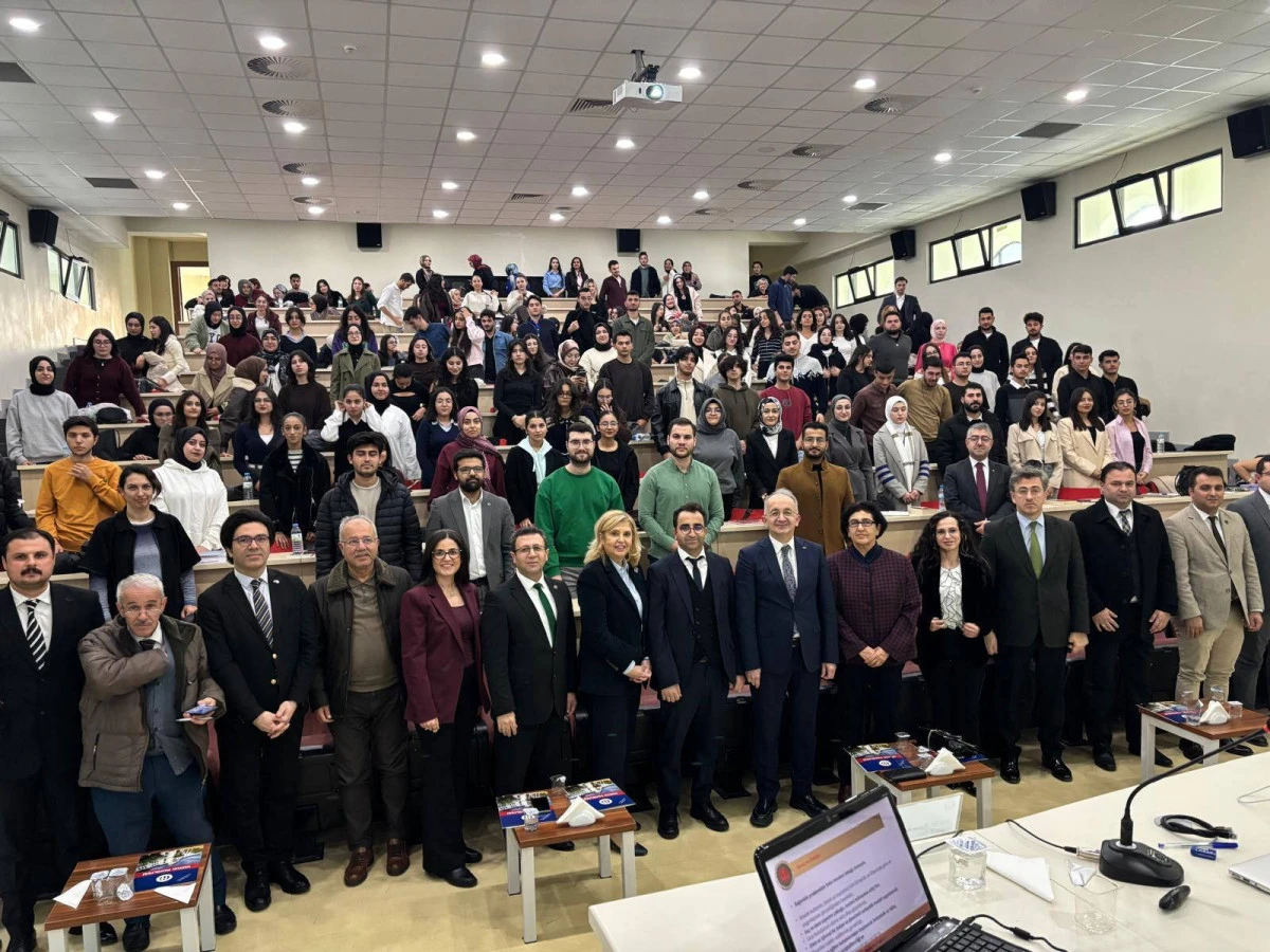 GAÜN HUKUK FAKÜLTESİNDE “BAĞIMLILIKLA MÜCADELE VE CEZA HUKUKU” KONFERANSI DÜZENLENDİ