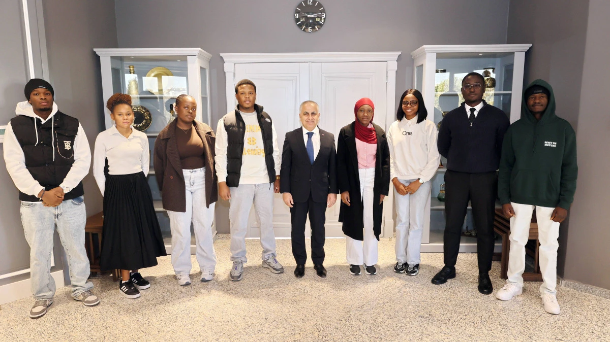 GAÜN REKTÖRÜ DOĞAN KAMERUNLU ÖĞRENCİLERİ KABUL ETTİ