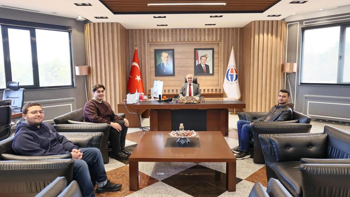 GA&Uuml;N REKT&Ouml;R&Uuml; DOĞAN L&Uuml;BNANLI &Ouml;ĞRENCİLERLE BİR ARAYA GELDİ