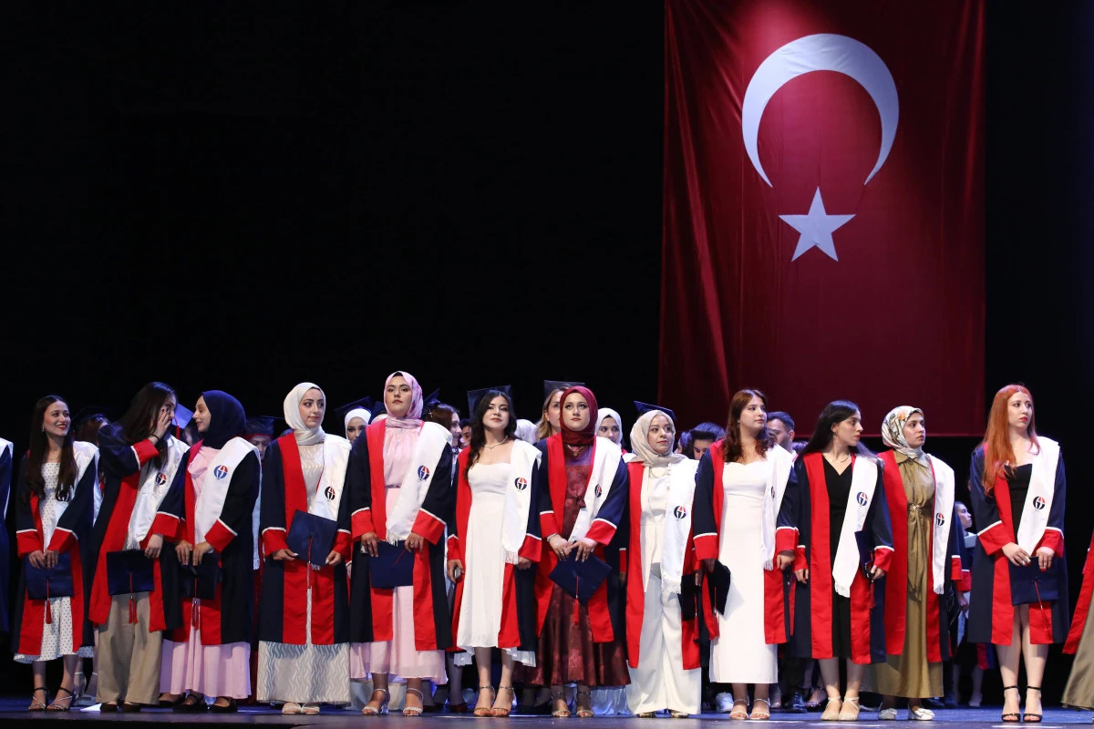 GA&Uuml;N SOSYAL BİLİMLER MYO&rsquo;DA MEZUNİYET COŞKUSU
