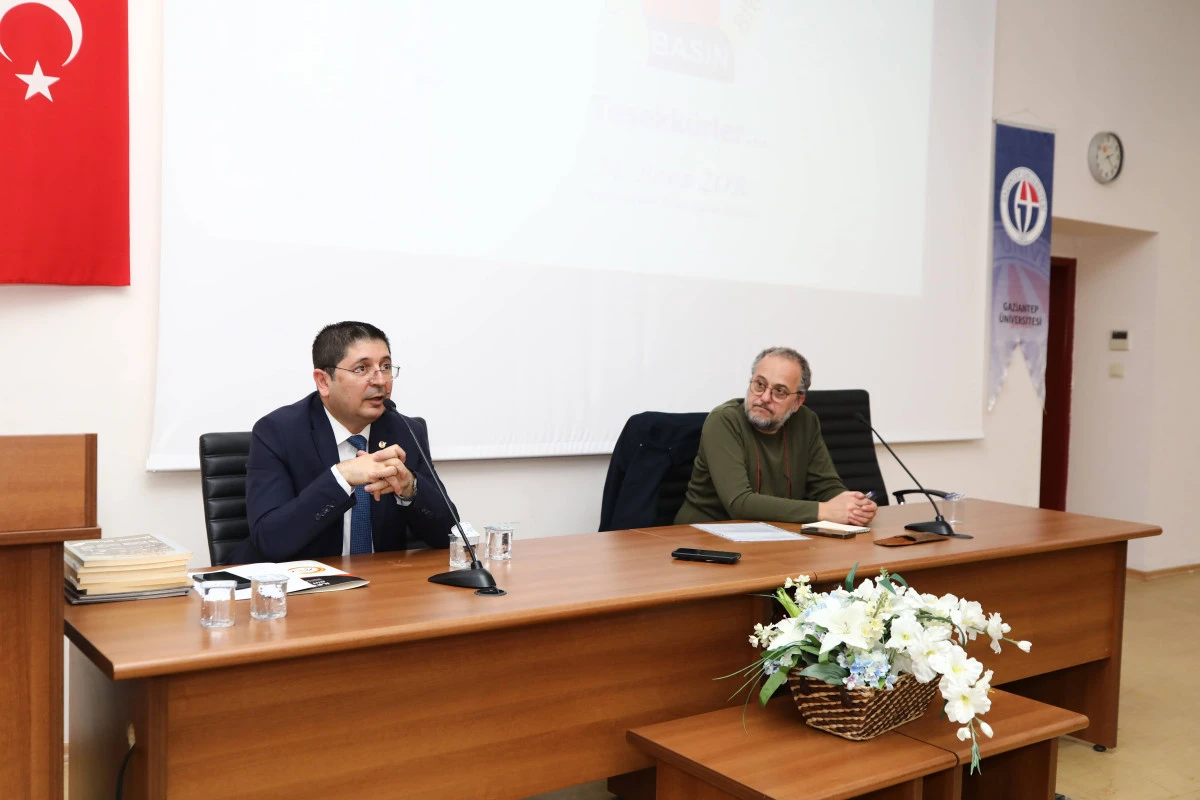 GA&Uuml;N&rsquo;DE "DİJİTAL &Ccedil;AĞDA İLETİŞİM VE GAZETECİLİK" KONFERANSI