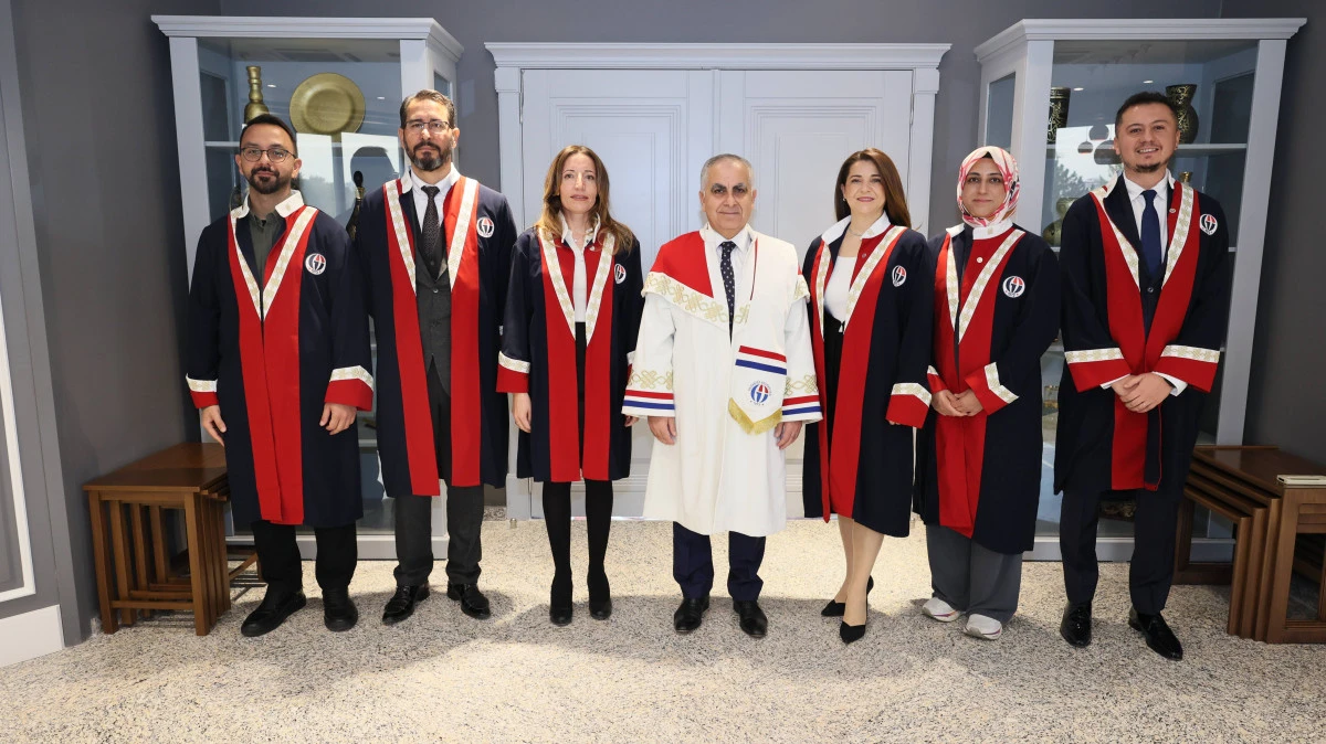 GAÜN’DE EĞİTİM FAKÜLTESİ AKADEMİSYENLERİNE CÜBBE VE ROZET TÖRENİ