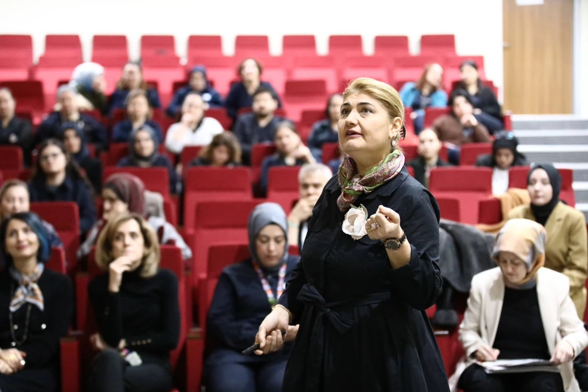 GA&Uuml;N&rsquo;DE KLİNİK UYGULAMALARA Y&Ouml;NELİK REHBER/MENTOR HEMŞİRE EĞİTİMİ