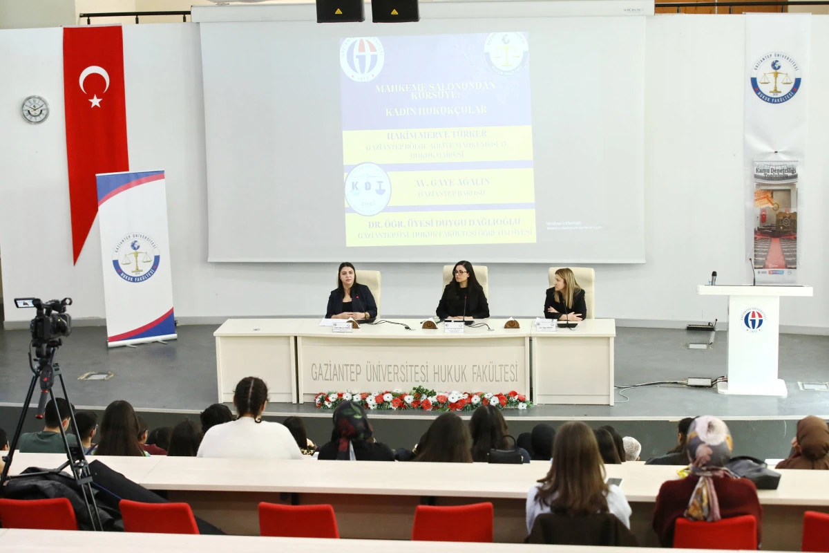 GA&Uuml;N&rsquo;DE &ldquo;MAHKEME SALONUNDAN K&Uuml;RS&Uuml;YE: KADIN HUKUK&Ccedil;ULAR&rdquo; PANELİ D&Uuml;ZENLENDİ