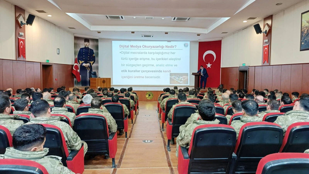 GA&Uuml;N&rsquo;DEN TSK PERSONELİNE YAPAY ZEK&Acirc; VE DİJİTAL MEDYA EĞİTİMİ