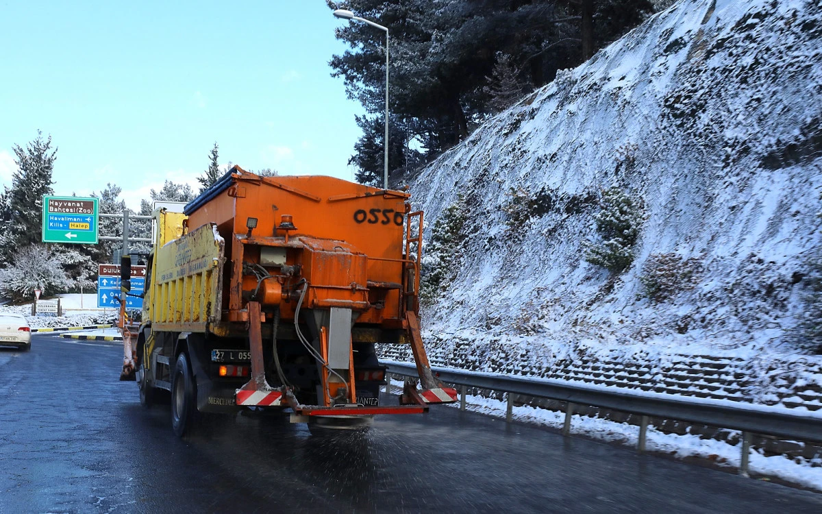 GAZİANTEP B&Uuml;Y&Uuml;KŞEHİR, OLASI KAR YAĞIŞI VE DON RİSKİNE KARŞI HAZIRLIKLARINI S&Uuml;RD&Uuml;R&Uuml;YOR
