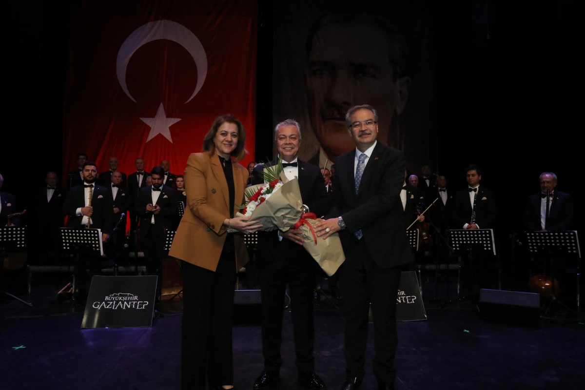 GAZİANTEP BÜYÜKŞEHİR, ULU ÖNDER’İ SEVDİĞİ ŞARKILARLA ANDI