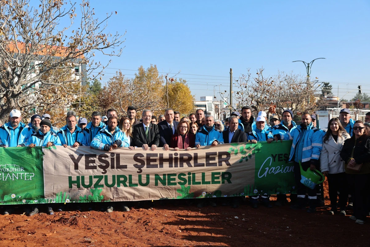 GAZİANTEP BÜYÜKŞEHİR’İN YEŞİLANTEP PROJESİ İLE ŞEHİR MERKEZİ AĞAÇLANIYOR