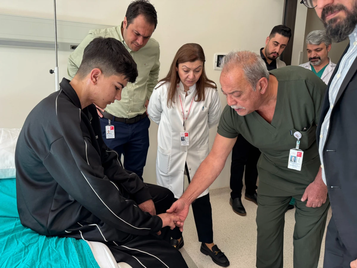 Gaziantep Şehir Hastanesi&rsquo;nde 122 G&uuml;nl&uuml;k Yaşam M&uuml;cadelesi: %75 Yanıkla Geldi, Umutla Taburcu Oldu