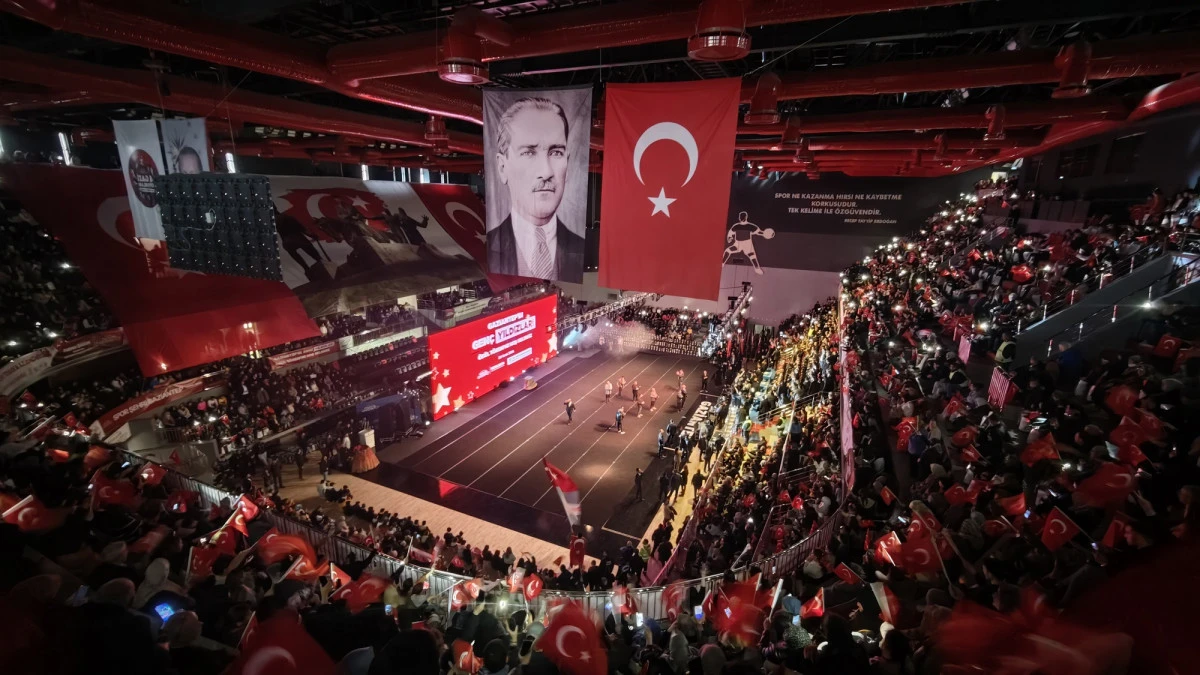 GAZİANTEP&rsquo;İN GEN&Ccedil; YILDIZLARI &Ouml;D&Uuml;LLE TA&Ccedil;LANDI