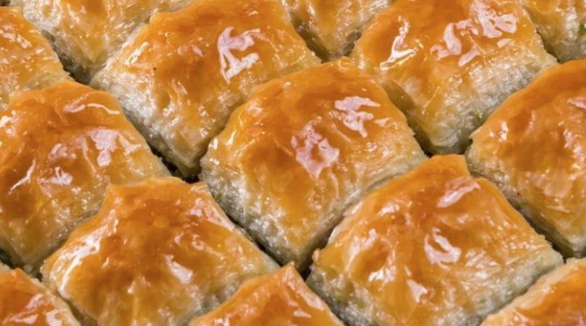 Gaziantep&rsquo;te Baklava Ateş Pahası: Asgari &Uuml;cretliye Vitrinlik Oldu