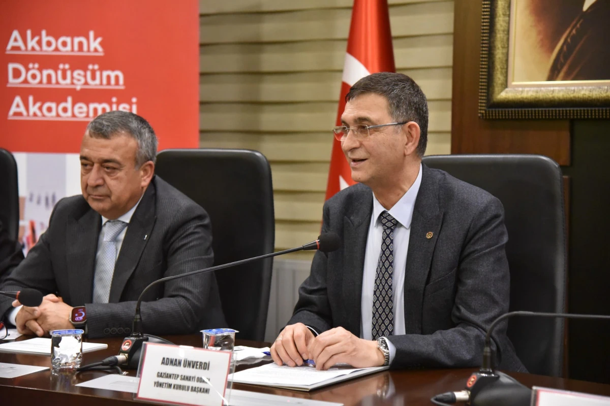 GSO’DA, “2026 YILI DIŞ TİCARET ÖNGÖRÜLERİ VE HEDEF PAZARLAR” KONULU PANEL VE NETWORKİNG PROGRAMI GERÇEKLEŞTİRİLDİ