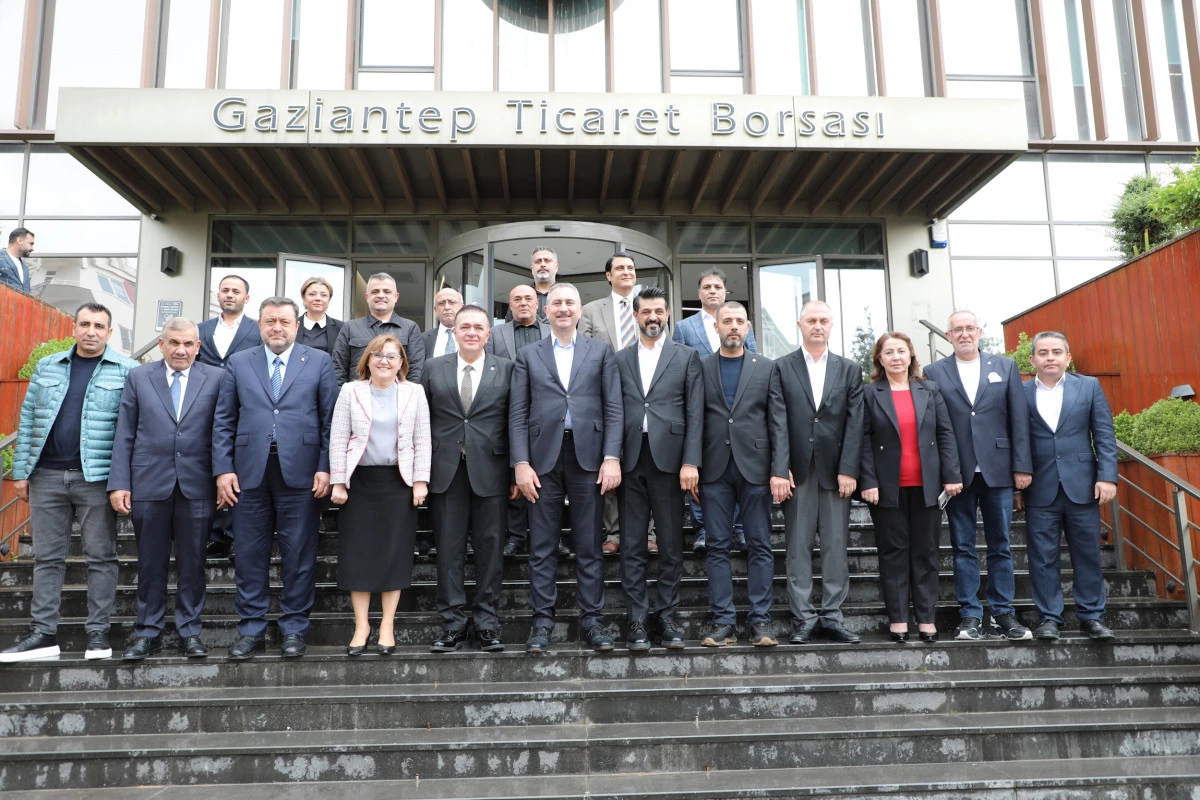G&Uuml;L VE ŞAHİN&rsquo;DEN GTB&rsquo;YE HAYIRLI OLSUN ZİYARETİ