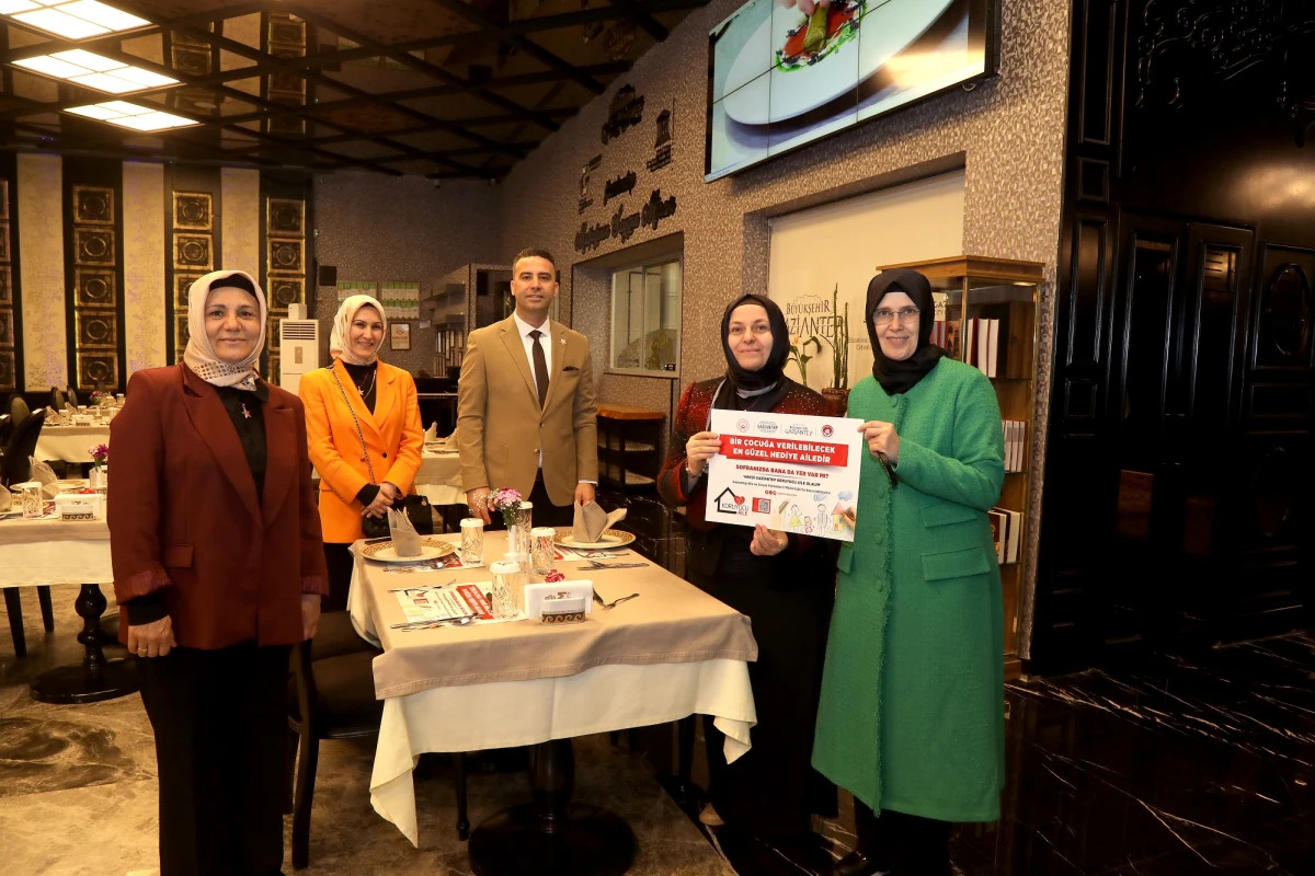 HAYDİ GAZİANTEP KORUYUCU AİLE OLALIM&rdquo; VE &ldquo;SOFRANDA BANA DA YER VAR MI?&rdquo; TEMALI YEMEK ALTLIKLARI TANITILDI