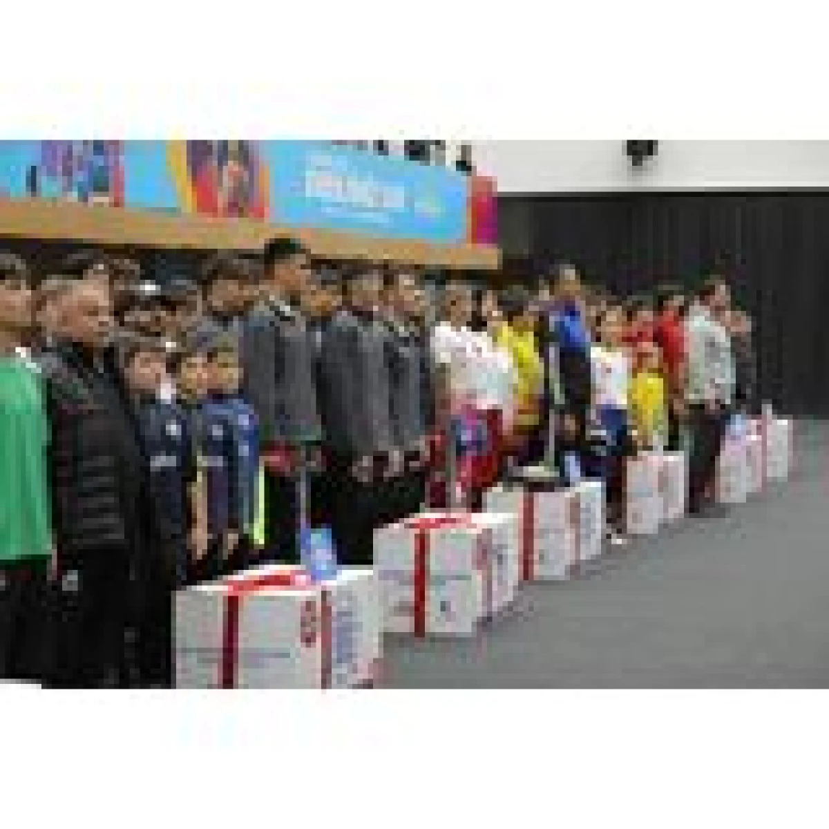 İBB’DEN AMATÖR SPOR KULÜPLERİNE 100 MİLYON LİRALIK MALZEME DESTEĞİ 