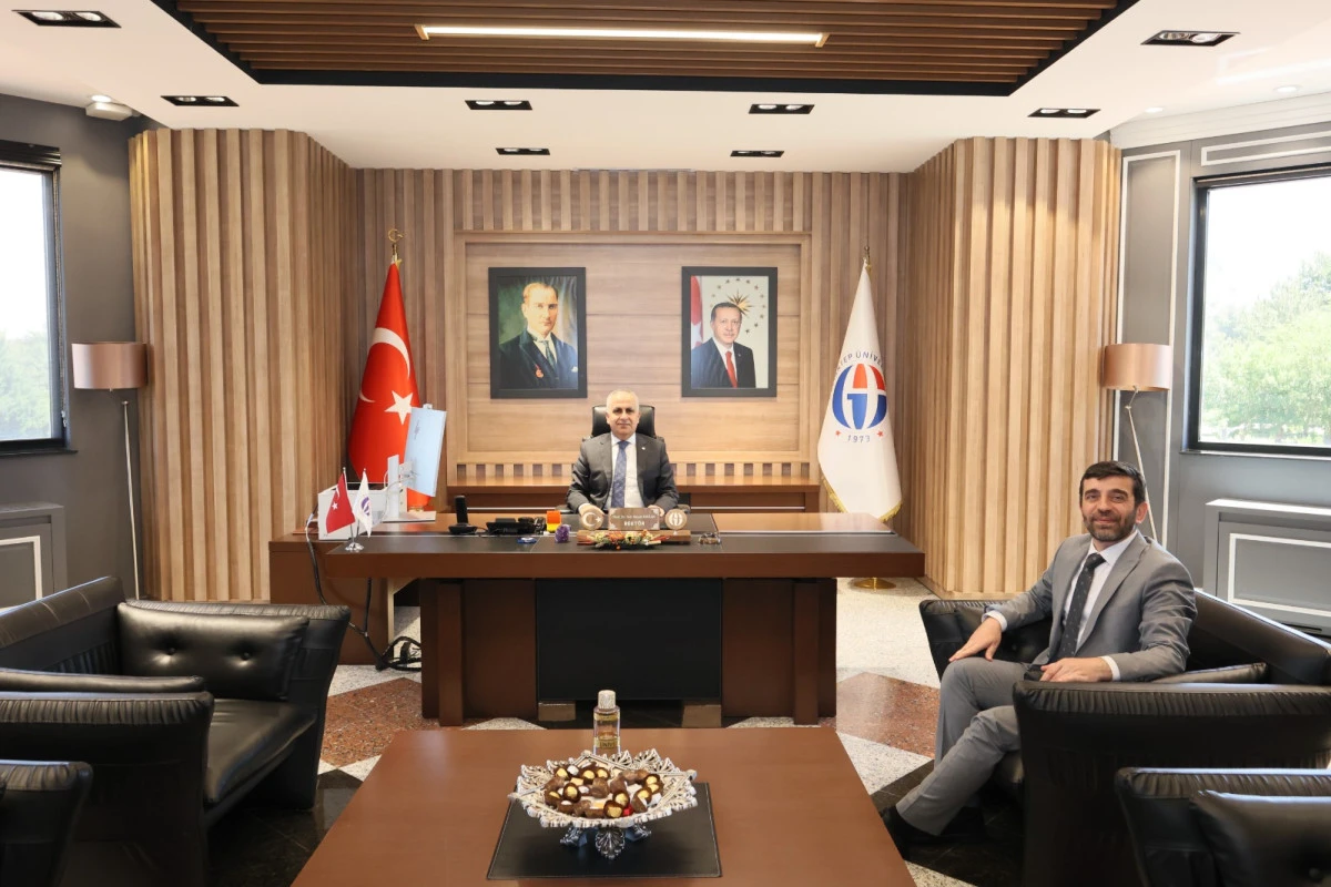 İSTANBUL &Uuml;NİVERSİTESİ 1773 TEKNOPARK M&Uuml;D&Uuml;R&Uuml; G&Uuml;NEŞER&rsquo;DEN  REKT&Ouml;R DOĞAN&rsquo;A ZİYARET