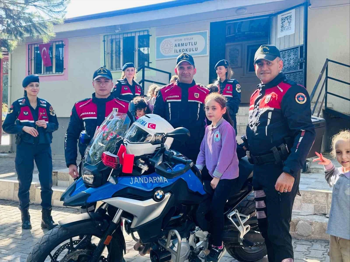 Jandarma kız çocuklarını unutmadı