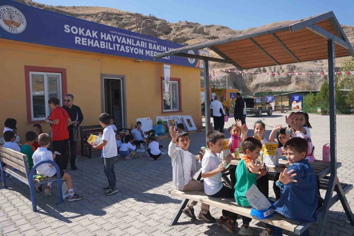 Kahta Belediyesi’nden Hayvanları Koruma Günü’nde anlamlı etkinlik