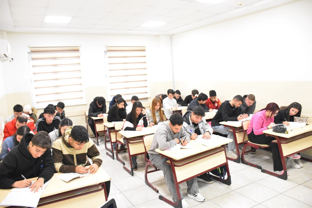 KARATAŞ KÜLTÜR MERKEZİ’NDE YKS VE LGS ADAYLARINA ÜCRETSİZ DERSHANE DESTEĞİ