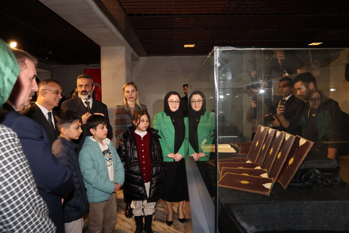 MUKADDES ESERLER II: HAREMEYN HATIRALARI, KUTSAL YOLCULUĞUN İZLERİ SERGİSİ A&Ccedil;ILDI