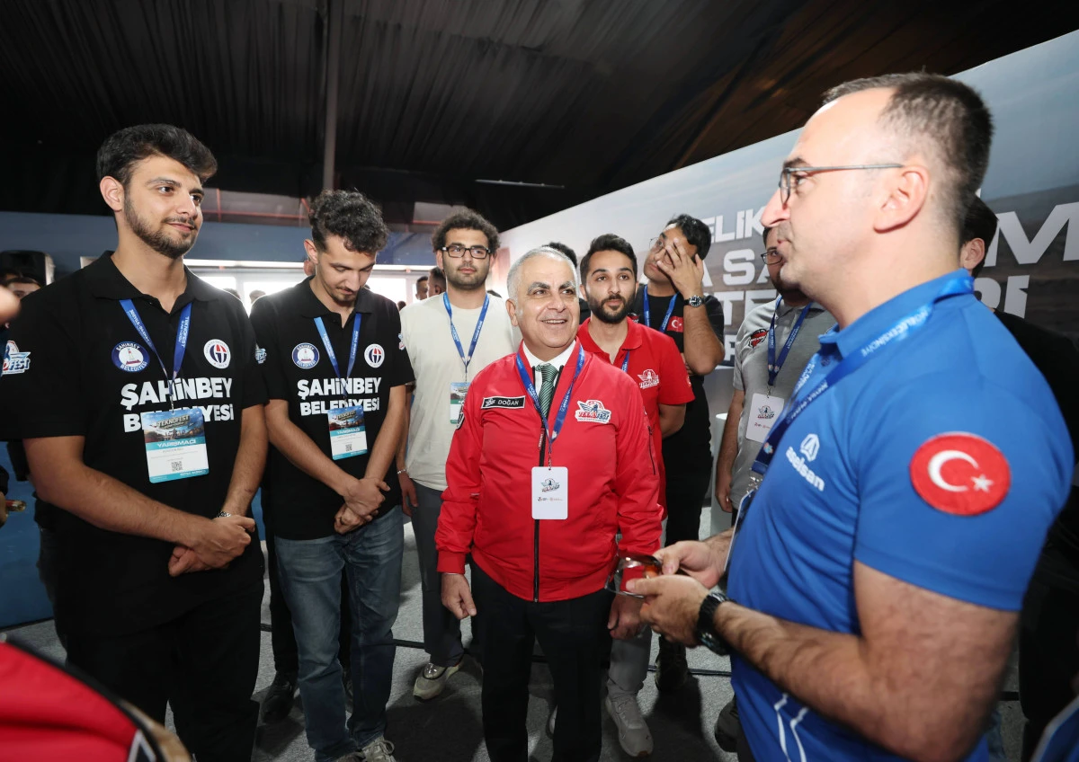 REKT&Ouml;R DOĞAN&rsquo;DAN GA&Uuml;N&rsquo;&Uuml;N TEKNOFEST TAKIMLARINA MORAL ZİYARETİ