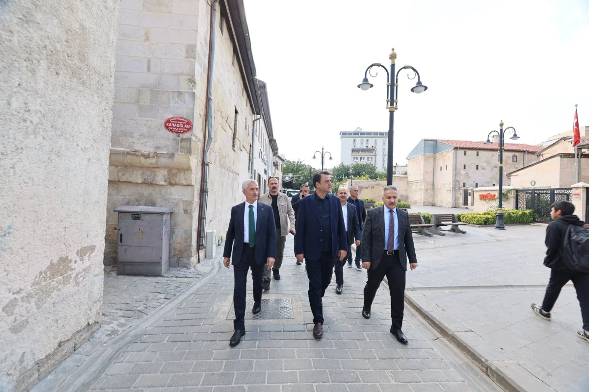 ŞAHİNBEY BELEDİYESİ&rsquo;NİN PROJELERİ TOKAT PROTOKOL&Uuml;NE ANLATILDI