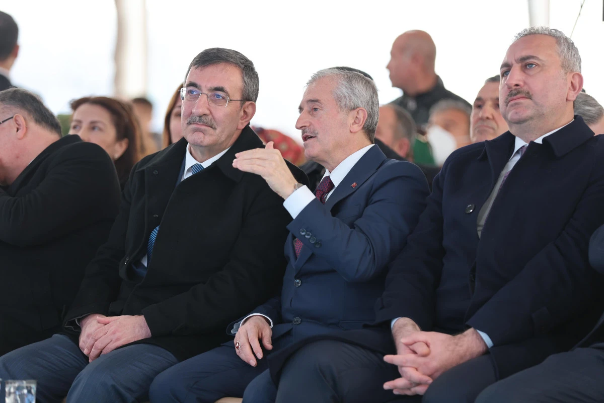 ŞAHİNBEY BELEDİYESİ&rsquo;NİN YAPTIĞI 10.000 KONUTUN İLK ETABI OLAN 3.414 KONUTUN TEMEL ATMA T&Ouml;RENİ GER&Ccedil;EKLEŞTİ