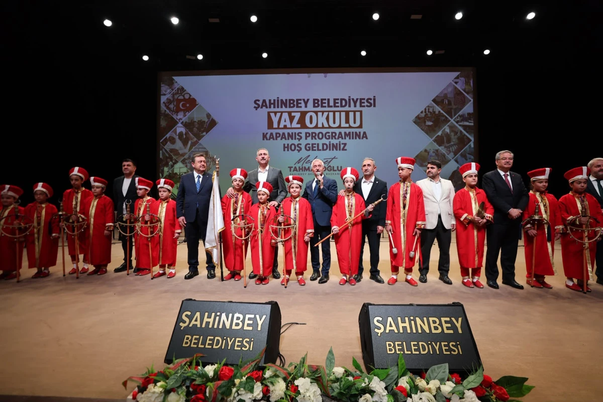 ŞAHİNBEY&rsquo;DE MEZUNİYET COŞKUSU