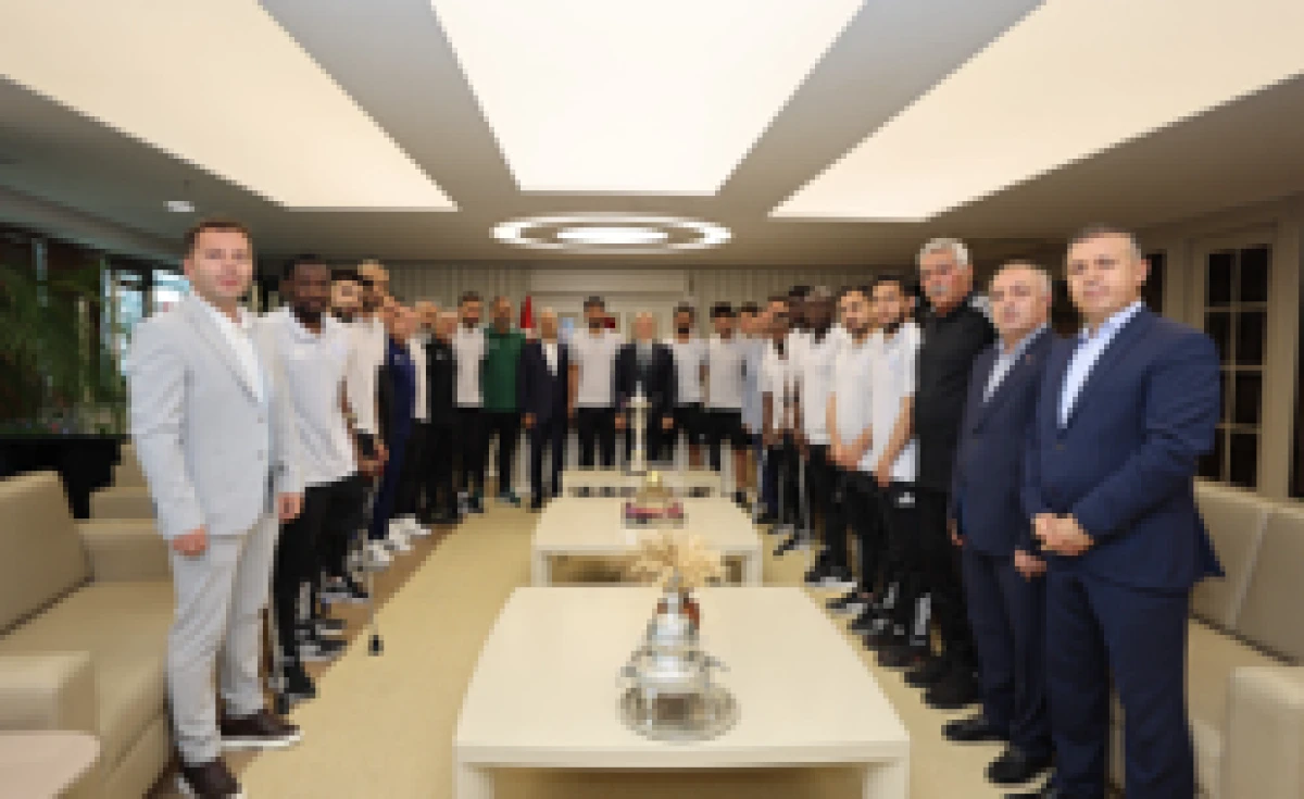 ŞAMPİYON KUPAYI BAŞKAN TAHMAZOĞLU&rsquo;NA GETİRDİ