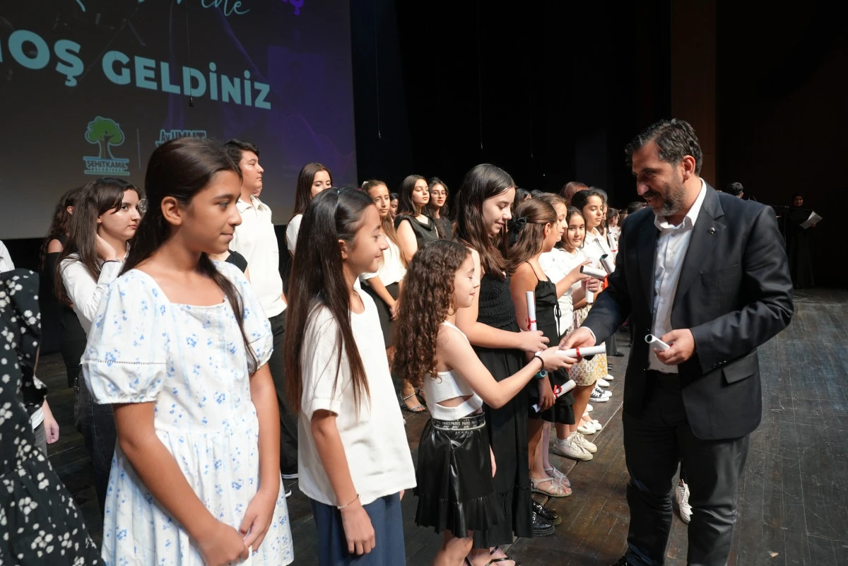 ŞEHİTKAMİL YAZ SANAT AKADEMİSİ MUHTEŞEM KONSERLE SONA ERDİ